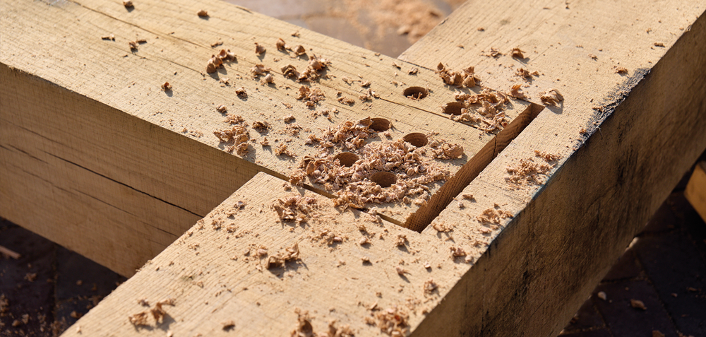 Detail van houten balkverbinding in Waddinxveen